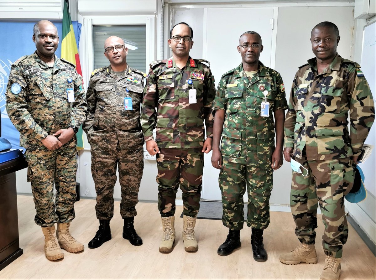UNISFA_1's tweet photo. Newly appointed @UNISFA_1  Deputy Force Commander Brig. Gen. Abu Syed Mohammod Bakir of #Bangladesh pays a courtesy call on the outgoing Force Commander and Ag. Head of Mission, Maj. Gen. Kefyalew Amde Tessema upon arrival in #Abyei. https://t.co/xofgLgwd1H