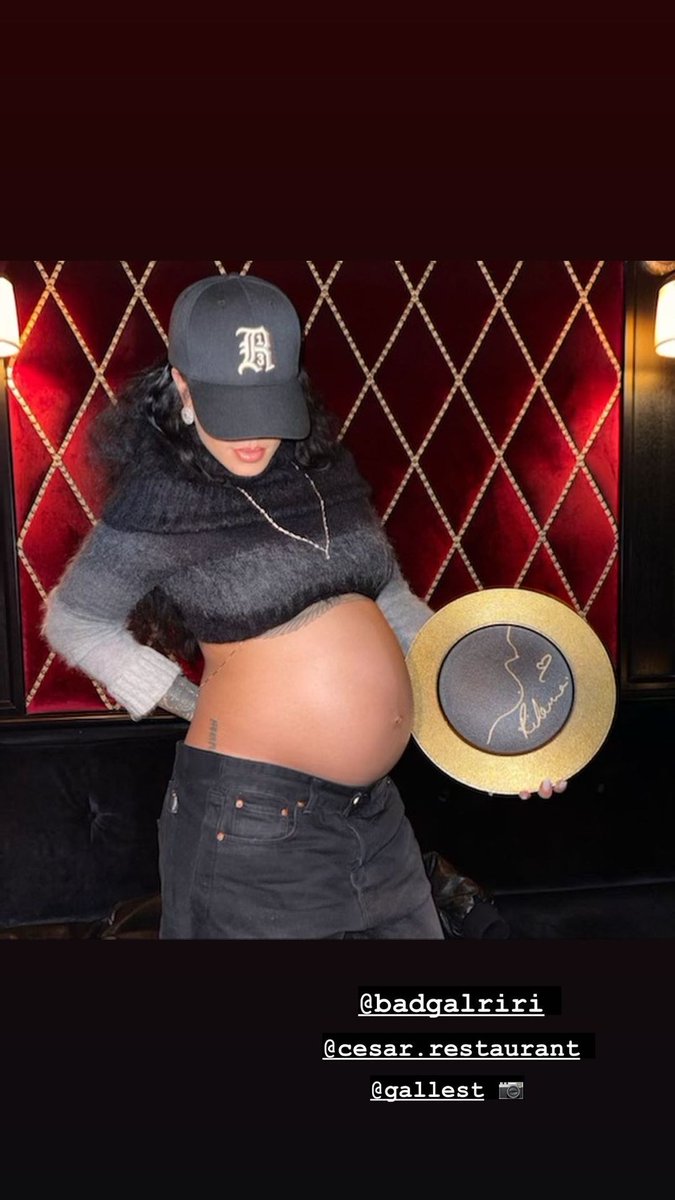 FentyHeadlines's tweet image. Rihanna is an Artist 😍✨️ (via Instagram/mehdicesar)