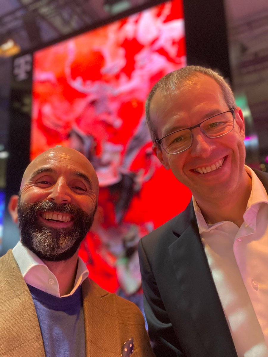 TeldatCorp's tweet photo. #TeamTeldat🎯 #meetingcolleagues
Great to meet Christian Happich
@deutschetelekom at the #MWC2022 !
#topexperts
#MWC
#5G
#IoT
#AI
@MWCapital https://t.co/PuAY0320NH