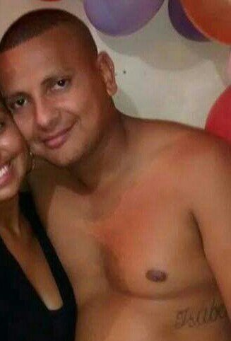 Felipe89062717's tweet photo. Na tarde de ontem o MILICIANO 'NANAN' executou um homem do seu próprio bonde em Urucânia conhecido como PIG MEU por suspeita de estar roubando a MILÍCIA. @RjMilicia @Blogntc @FCNRRJ @FavelasNews @papodefavelaofc @informe_rj @favelacaiunofa1 @drepcerj @DracoIe @PProcurados @PCERJ https://t.co/FPI6cpuCLT
