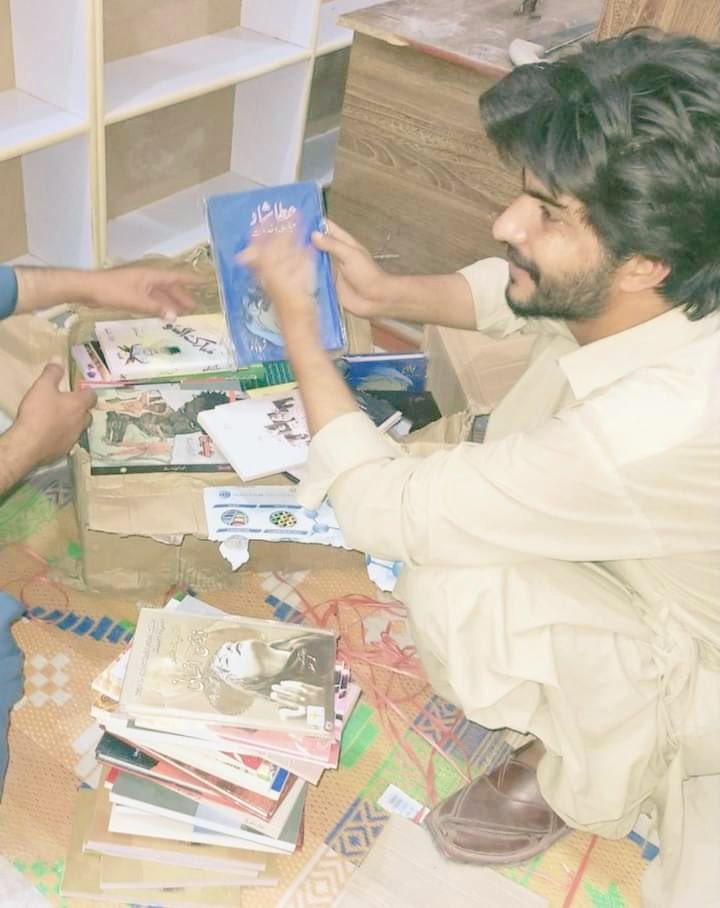 MahrangBaloch_'s tweet photo. What should Baloch students do? The State has left no safe place for them. They are neither safe at home, nor in educational institutions. Baloch youth need an organized political movement against this extreme level of state barbarism.
#ReleaseDileepBaloch https://t.co/z4kNeY3kW5