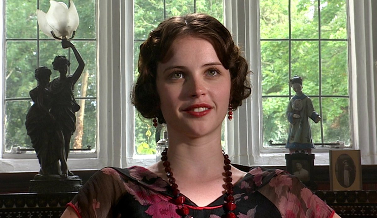 FelicityJBRcom's tweet photo. 📸 • Felicity Jones como Robina Redmond no episódio 4x07 - The Unicorn and the Wasp de 'Doctor Who' exibido em 2008. https://t.co/QhYuhiPsPm