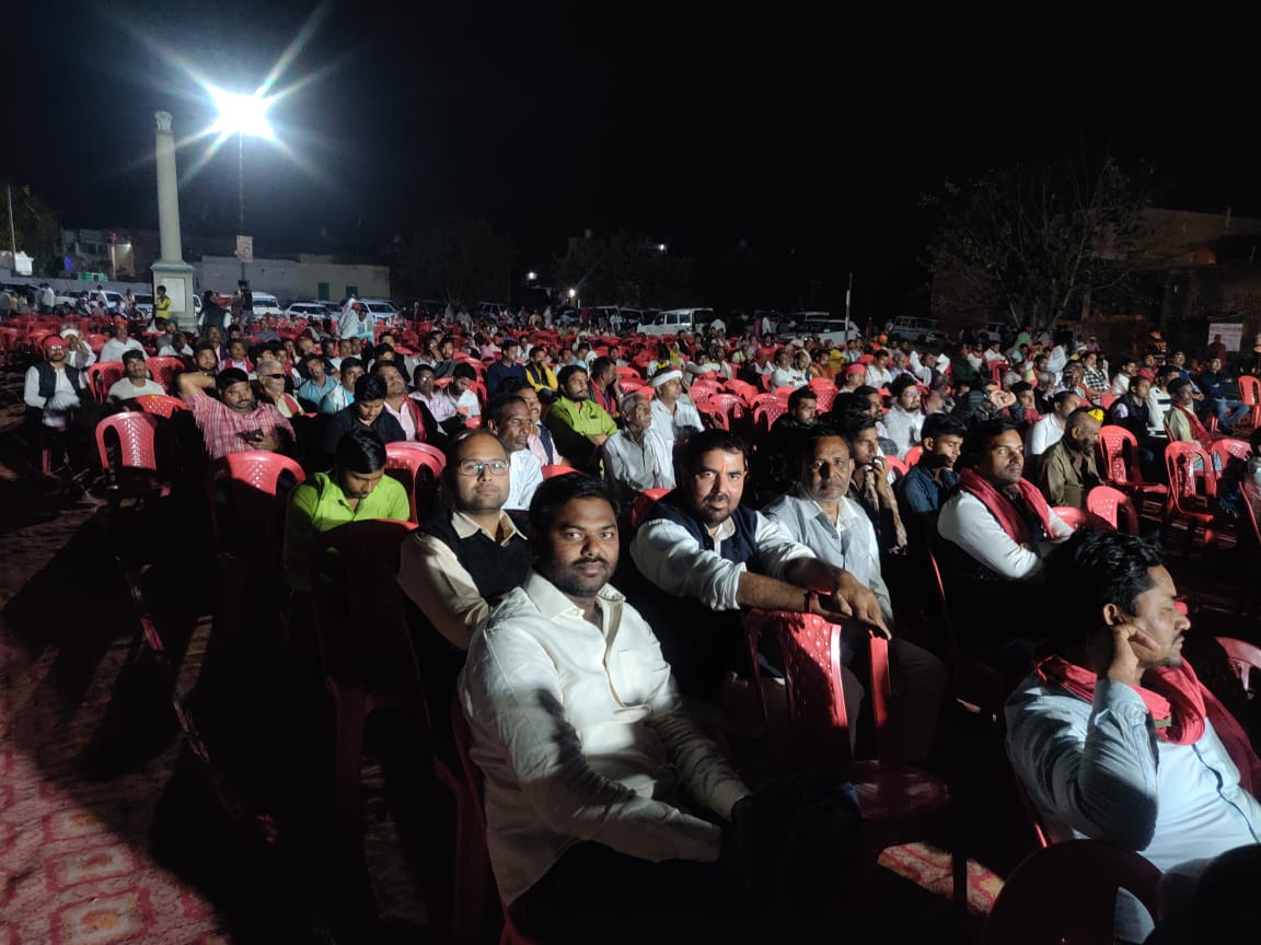 आज गहमर में जनसंपर्क किया। 
ग्रामवासियों के अभूतपूर्व स्वागत और समर्थन से अभिभूत हूँ। यहां सर्वसमाज के लोगों का स्नेह, प्यार और समर्थन मुझे जो मिला है, उसके लिए मैं उनका हृदय से जीवन भर आभारी रहूंगा ।
#जमानियां_विधान_सभा_379 
#अखिलेश_यादव_जिंदाबाद 
<a href="/yadavakhilesh/">Akhilesh Yadav</a> <a href="/samajwadiparty/">Samajwadi Party</a>