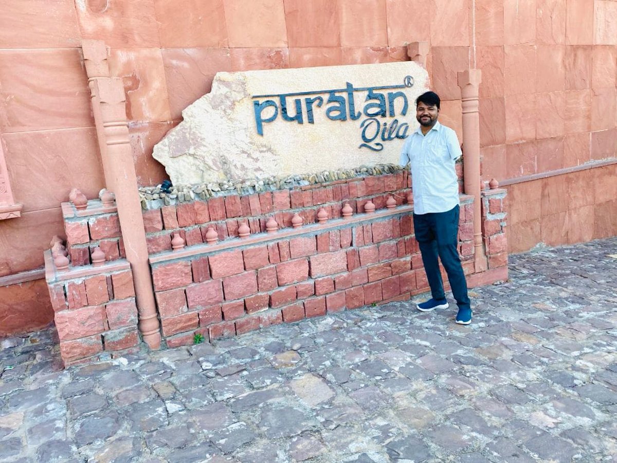 roshannagar2's tweet photo. BRKGB परिवार की ओर से आयोजित कार्यक्रम "वसूली का दंगल" में शाही भोज का आनंद लेने पहुँचे हम !!😊😊 https://t.co/6OSRvq8xDq
