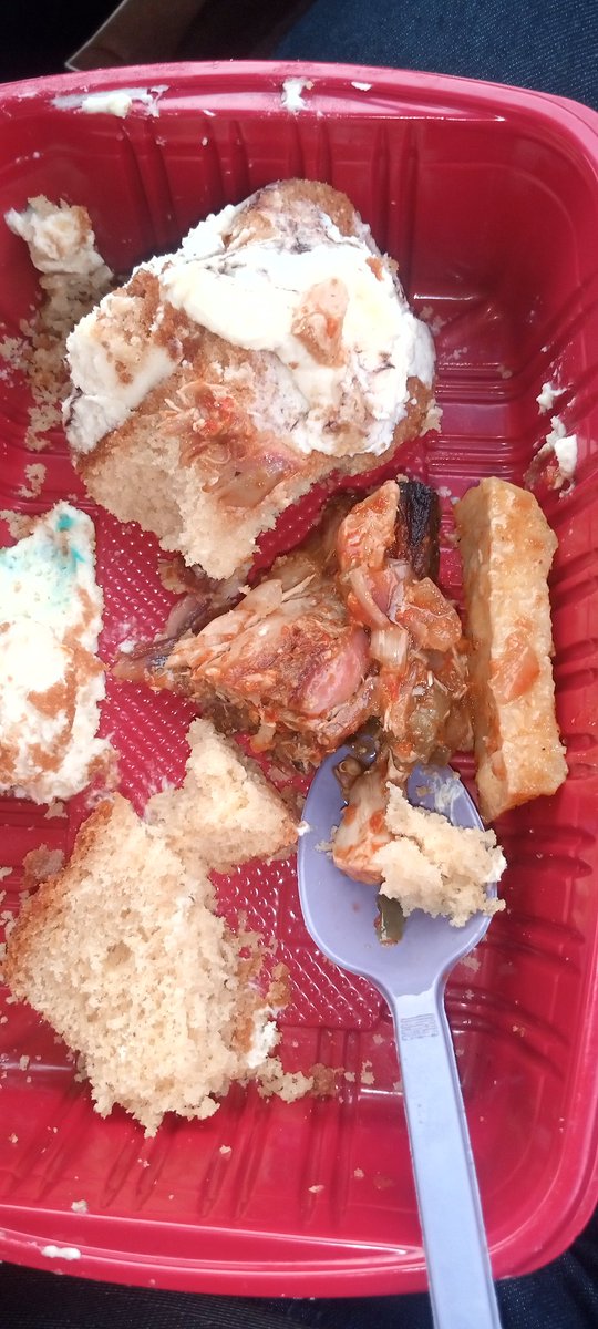 Yeancahorllar's tweet photo. Next time you want to eat cake, please and please, try it with fish or chicken sauce!  😍😍😍 https://t.co/MCT68OQ7lf
