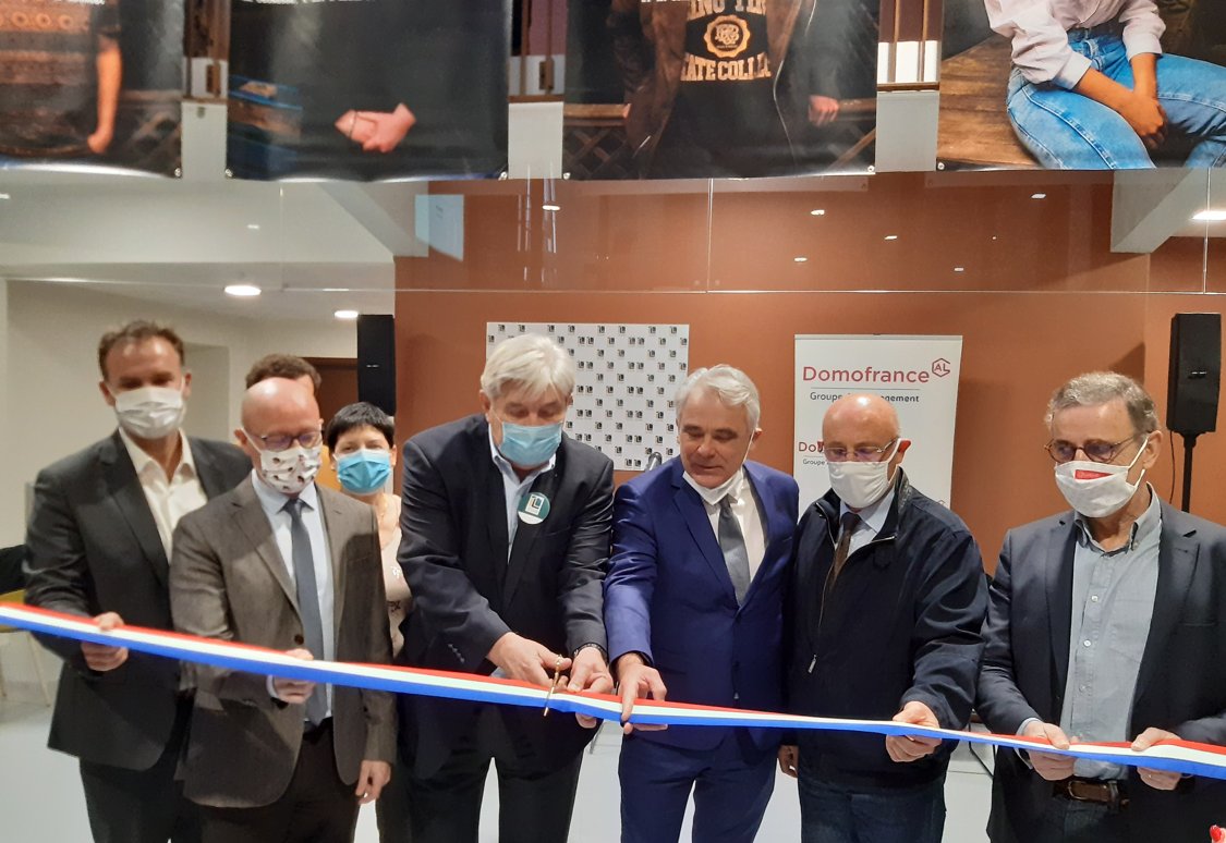 BdT_NAquitaine's tweet photo. 🏠Inauguration de 102 logts  T1/T2 meublés/équipés au Foyer de Jeunes Travailleurs (FJT)😉#Bordeaux #BassinsAFlot #ProstArchitectes
5 M€ en prêt Locatif Aidé d’Intégration #PLAI  #Habitat #Social👍 #AvosCotés
@domofrance @ActionLogement #HabitatsJeunesLeLevain https://t.co/OeW4WpjwLB