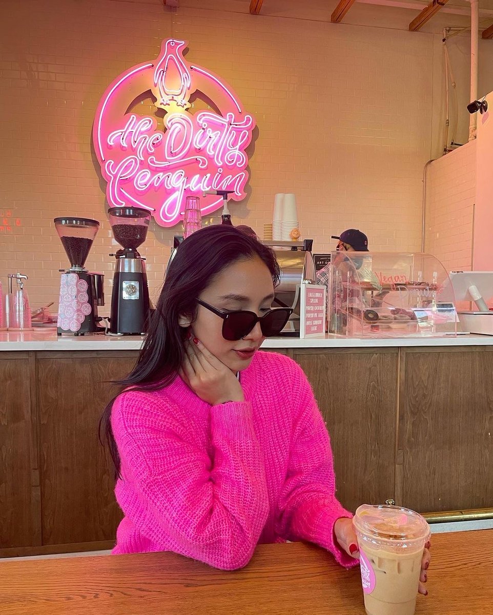 mary220110's tweet photo. Would you like a juice with me? https://t.co/amWUKGN0x4