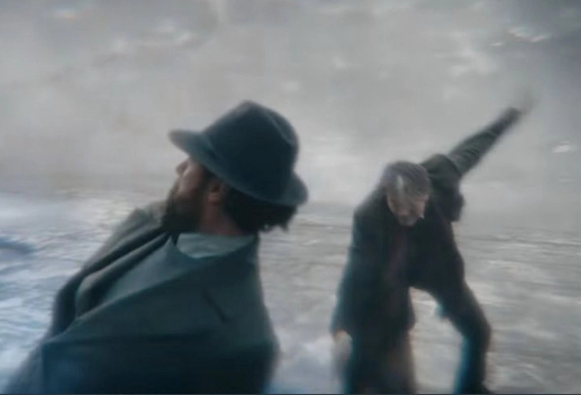 #fantasticbeasts

"Многие и по сей день считают, что в истории не было дуэли волшебников, способной сравниться с той, что состоялась между Дамблдором и Грин-де-Вальдом. Те, кто был ее свидетелями, описывают ужас и благоговение, которые они испытывали, наблюдая за битвой.."
Дуэль: