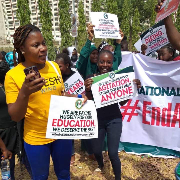 comrade_tariwa's tweet photo. The only language those people can hear and understand is protest. We therefore need to support and show solidarity to the affected Nigerian Students on their legal agitation to bring an end of the perennial and lingering ASUU strike.
#EndStrikeNow✊✊ https://t.co/Jf89mmMYu2