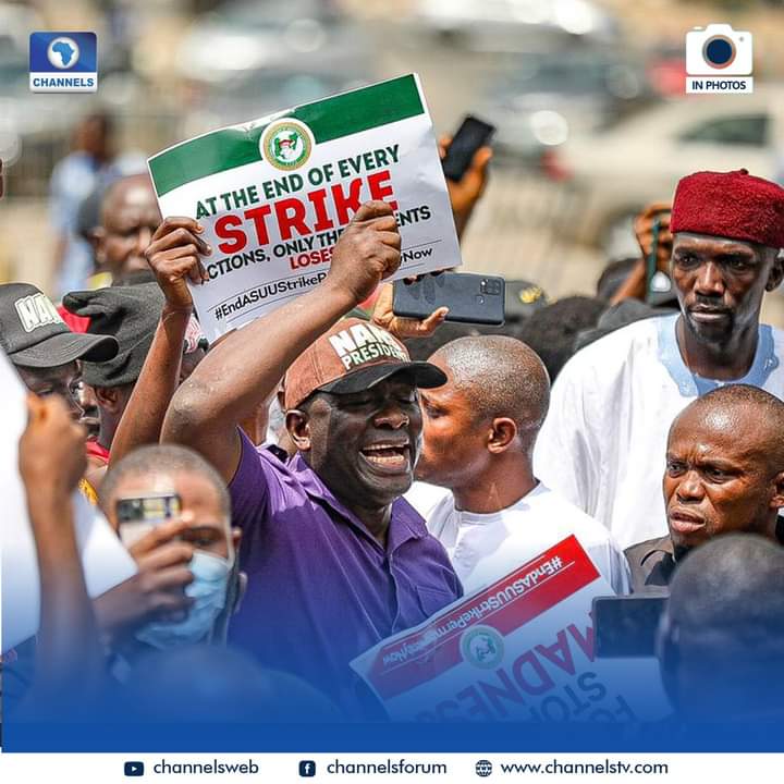 comrade_tariwa's tweet photo. The only language those people can hear and understand is protest. We therefore need to support and show solidarity to the affected Nigerian Students on their legal agitation to bring an end of the perennial and lingering ASUU strike.
#EndStrikeNow✊✊ https://t.co/Jf89mmMYu2