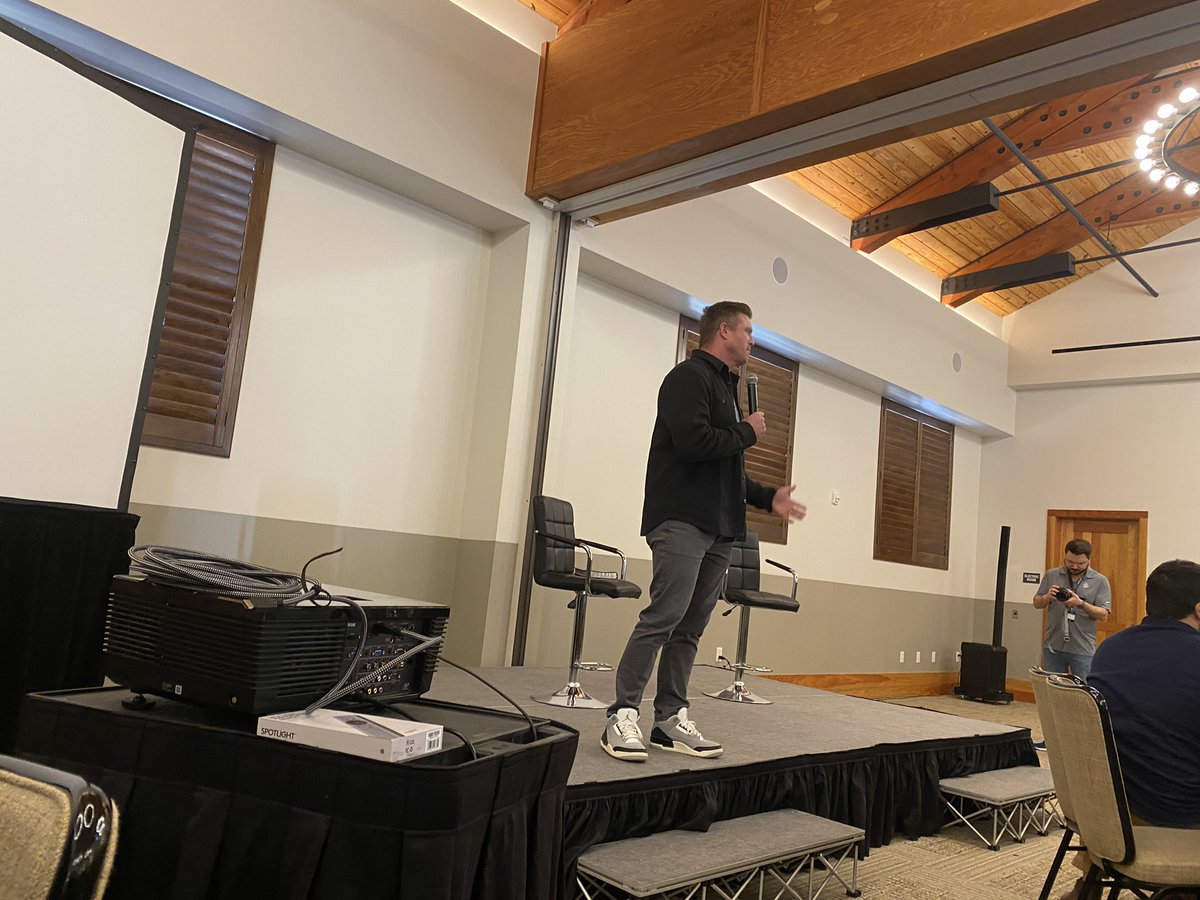 cameronlcrow's tweet photo. @bentrueblood at the SBTC @sbtcstudents lunch at the #EmpowerConference https://t.co/LbB2v3LTPr