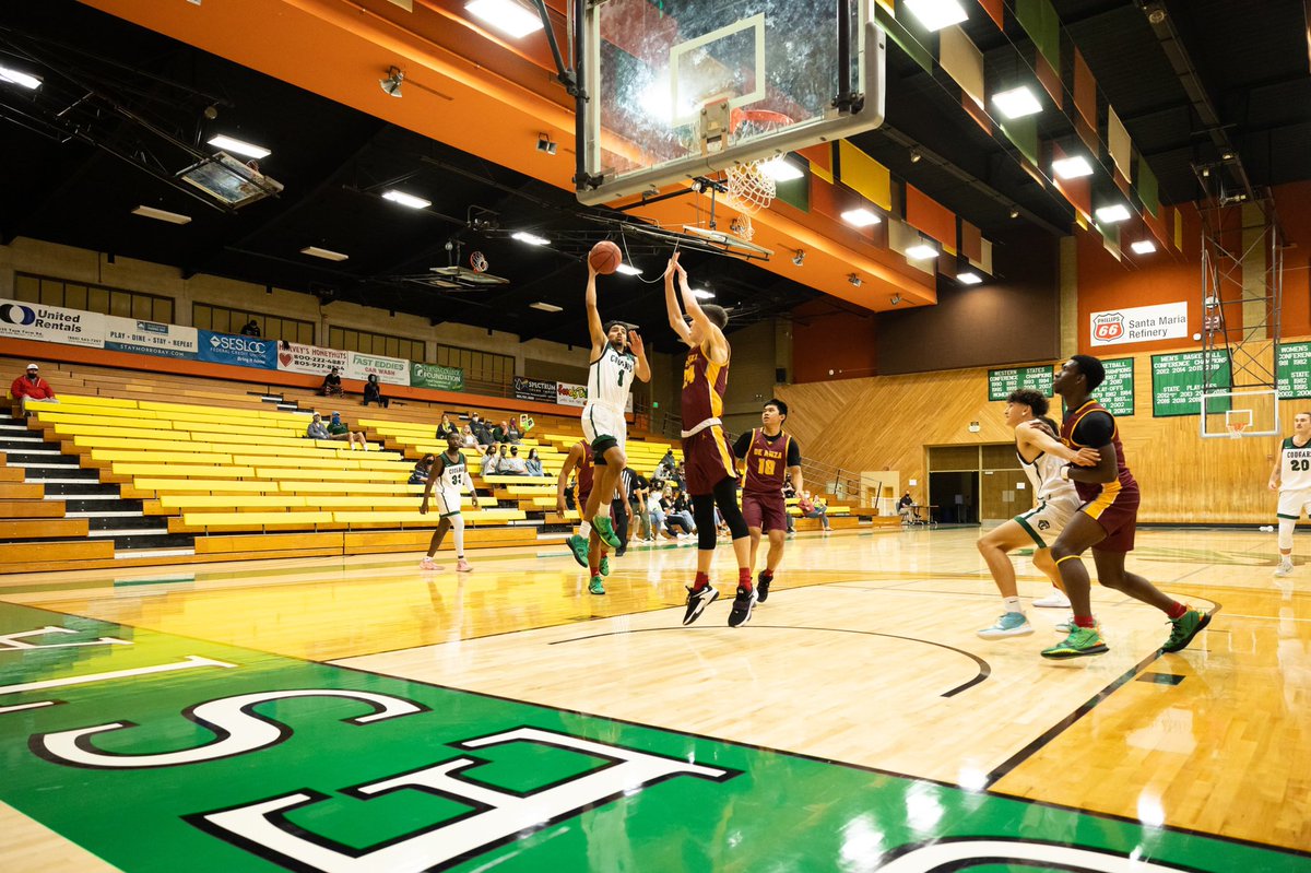cuestambb's tweet photo. Congrats to sophomore pg @J_Gill30 on making first team all conference! He’s had great pure point guard play all year and in conference averaged 13.4ppg on 46.6% shooting from the field, 6apg &amp; 5.4rpg. Well deserved J! https://t.co/stD7oXpaYK
