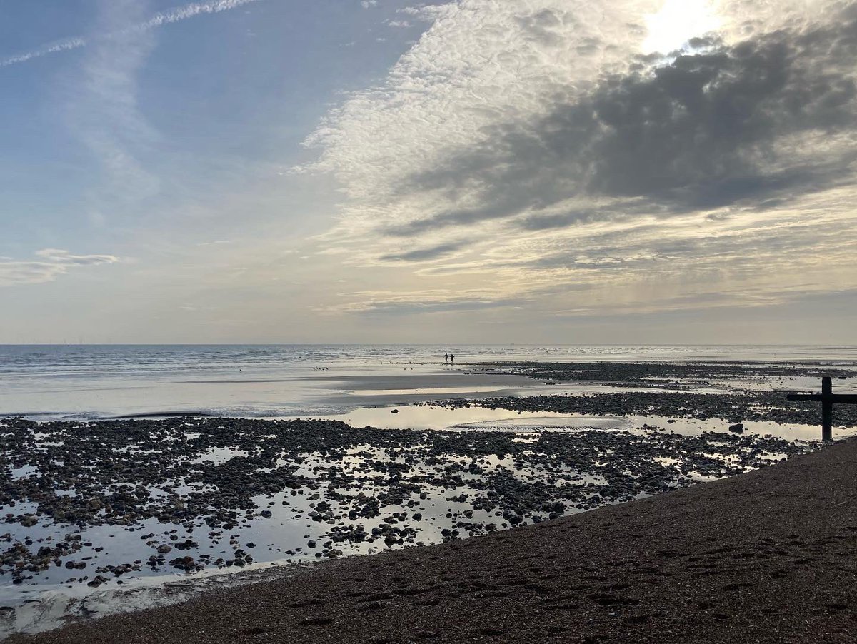MarieJones14057's tweet photo. The light on the beach today was so striking and beautiful. Loved our time down there today #lancingbeach โค๏ธโค๏ธ https://t.co/8jOqwotZo7