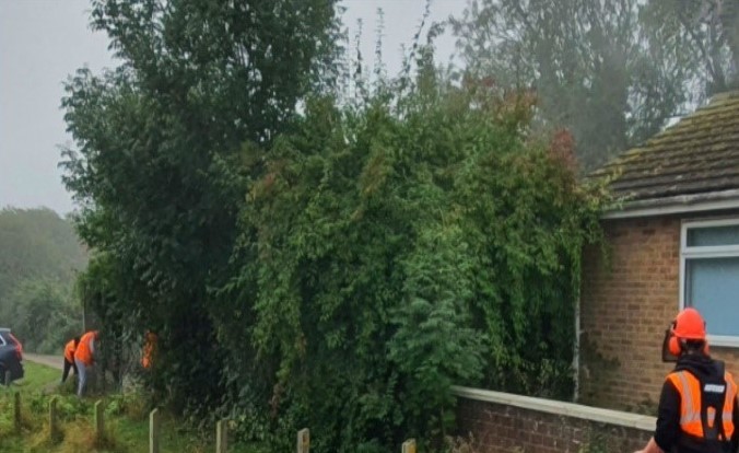 hmpps's tweet photo. A Cambridgeshire school has been maintained &amp; improved by a Community Payback Team

✂️ trimming hedges
🧹 clearing pathways
✔️ fixing the fence around the school

Giving children &amp; staff more outdoor space to use and helping to keep the school secure. 

See the before &amp; after ⬇️ https://t.co/njwfkC58nb