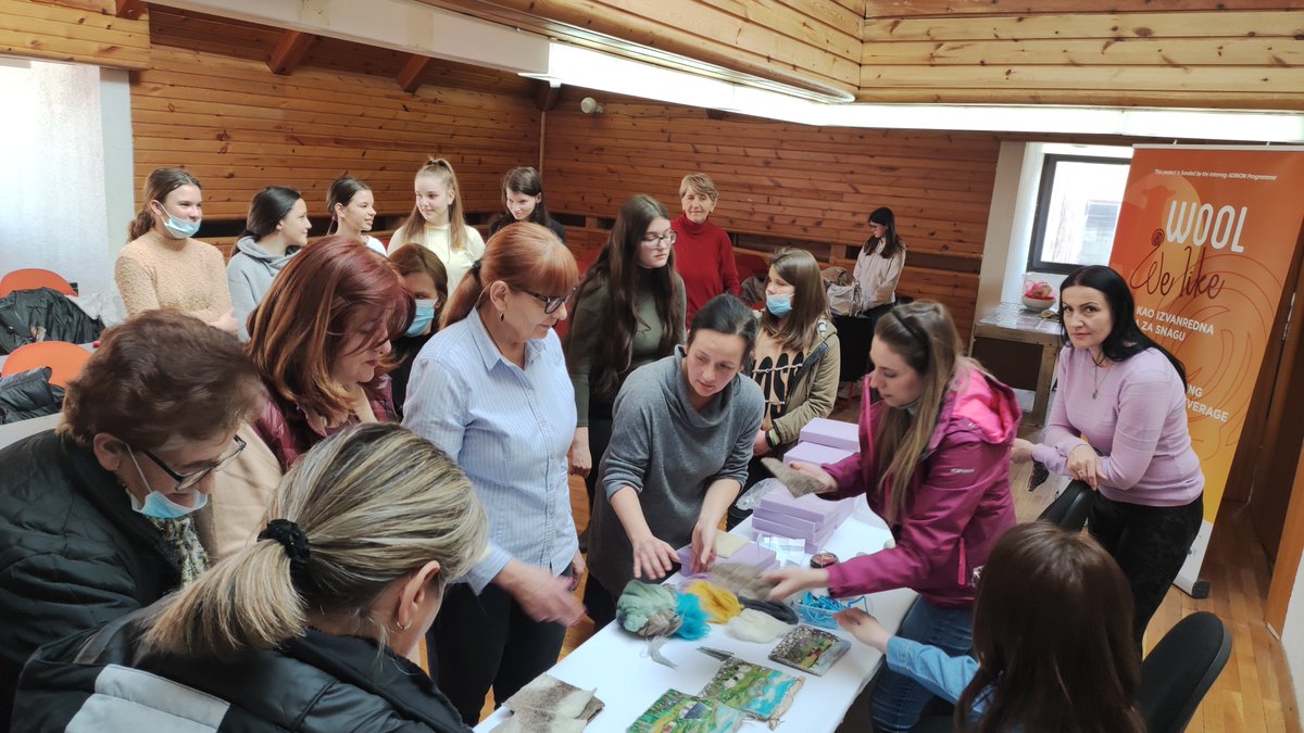 AdrionWool's tweet photo. Municipality of Žabljak: Workshop for knitting and information on connecting with the market,is first training related to exchange of skills on the #wool processing. #woolwelike #adrioninterreg https://t.co/whlWJTrCSx