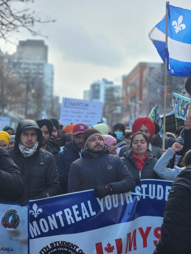 HSBawa_Official's tweet image. ਕੌਮਾਂਤਰੀ ਵਿਦਿਆਰਥੀਆਂ ਵੱਲੋਂ ਮੌਂਟਰੀਅਲ ਵਿਖੇ ਵਿਸ਼ਾਲ ਮਾਰਚ ਅਤੇ ਰੈਲੀ, ਯੂਕਰੇਨ ਜੰਗ ਵਿਰੋਧੀ ਮੁਜ਼ਾਹਰੇ ਵਿੱਚ ਸ਼ਾਮਲ ਹੋਏ ਵਿਦਿਆਰਥੀ   yespunjab.com/punjabi/?p=822…

#Canada #Montreal #IntStudents #Students #MontrealYouthStudentOrganization #Ukraine #Russia #RussiaUkraineWar #YesPunjab