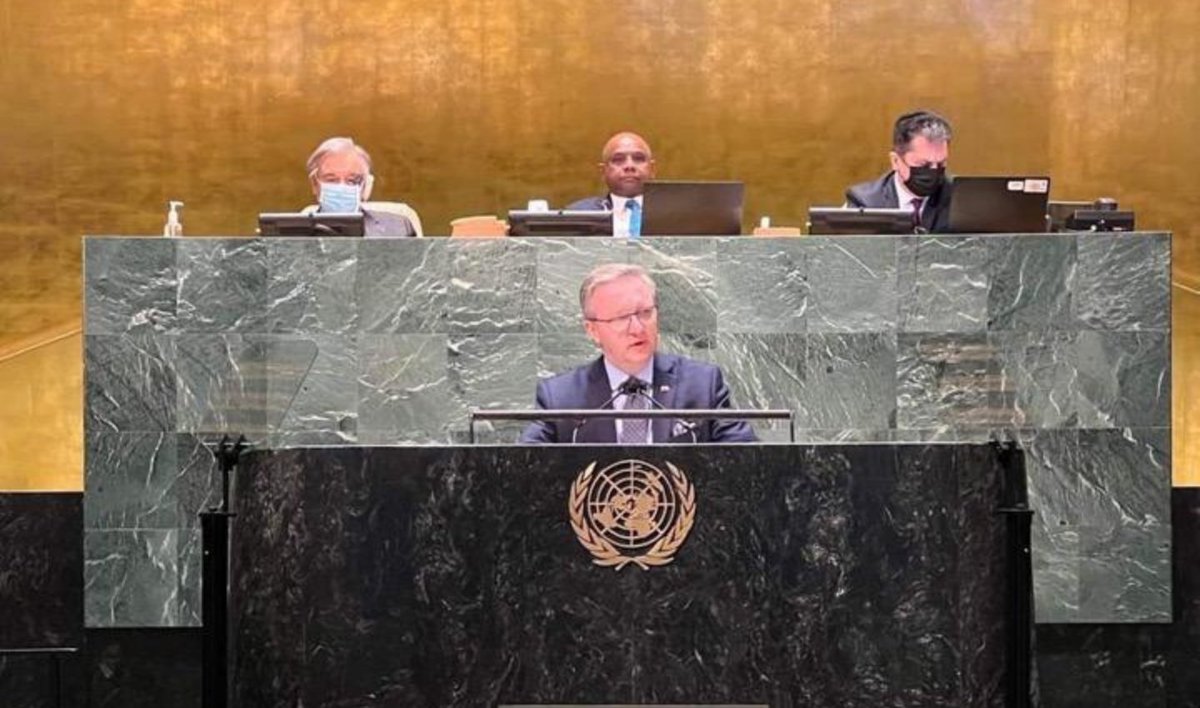 Amb. <a href="/KSzczerski/">Krzysztof Szczerski</a> at #UNGA emergency special session called for demonstrating adherence to the principles of #UNCharter. Upholding those fundamental principles is imperative to a truly peaceful and long-term solution to #StopRussianAggression 🛑.

#StandWithUkraine🇺🇦