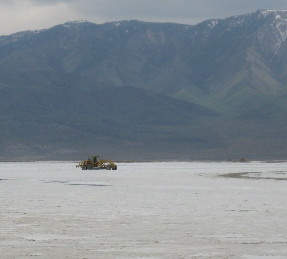 UtahDNR's tweet photo. DYK: Great Salt Lake is the only producer of magnesium metal in the western hemisphere. Magnesium plays a crucial role in manufacturing everyday items, from soda cans to auto parts. In fact, the #GSL supplies 14% of the world's magnesium! #MagnesiumMonday
Source: @UtahFFSL https://t.co/BRFqkvHAuP