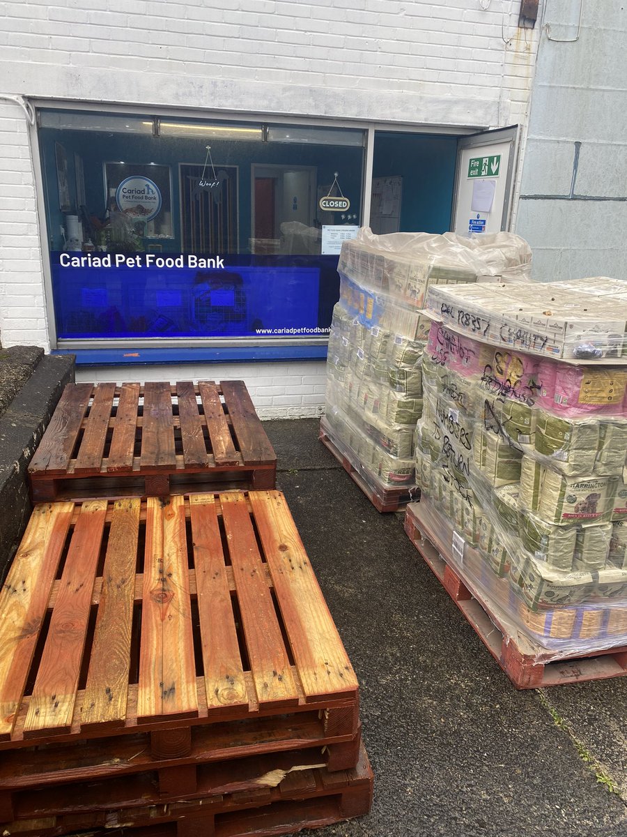 CariadPetFB's tweet photo. @HarringtonsPets continue to be a huge supporter of pet owners in Pembrokeshire and Carmarthenshire ๐ #harringtons #petfoodbank #helpingpeoplehelpingpets ๐ด๓ ง๓ ข๓ ท๓ ฌ๓ ณ๓ ฟ https://t.co/sPO82K0LPo