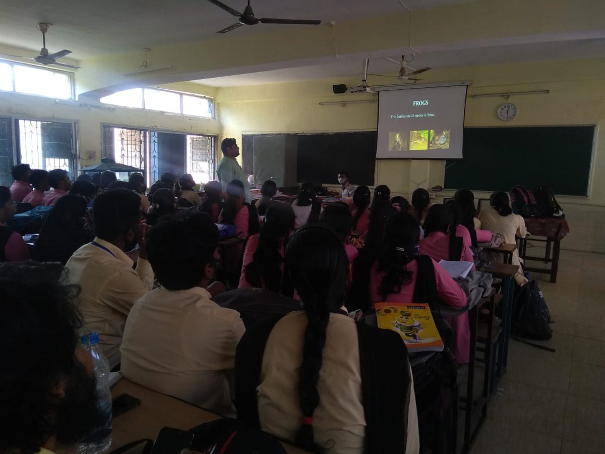 NEILBINDAS's tweet photo. We must interact with young minds. Let them understand the value of science in the present society! Overwhelmed with the response from students GACR rourkela! Transition From external examiner to a mentor! @FakirMohanUniv @CMO_Odisha @PMOIndia @dpradhanbjp
#AcademicTwitter https://t.co/mdTFCzmyRA