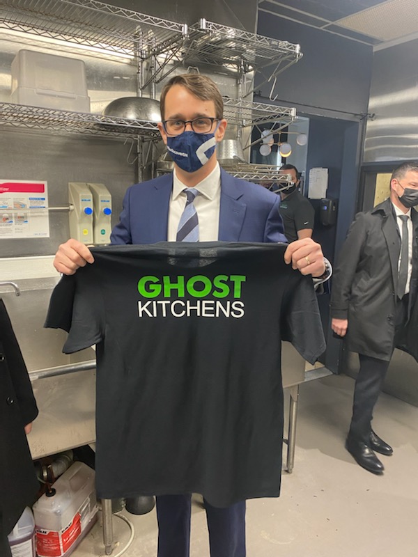 IQPromos's tweet photo. @fordnation @MonteMcNaughton Proud to see our client recognized for the growth they have accomplished during the last 2 years. Looking good everyone!  Our Motto @IQPromos "Making you, look good! #fordnation #topoli #onpoli https://t.co/PnqPyI8WZn