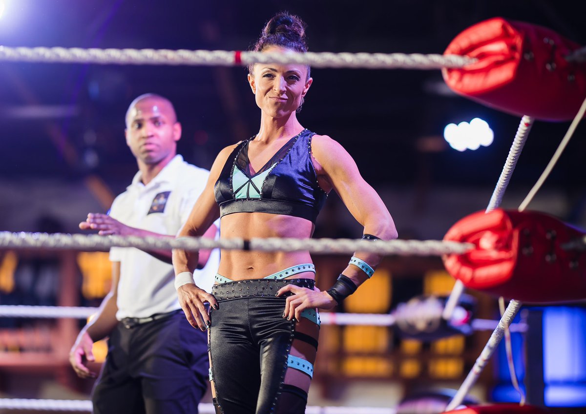 ohsnapalliemac's tweet photo. 📸📸 @SerenaDeeb vs @liiza_hall at #TERMINUS2 https://t.co/yIvPEdSKyQ