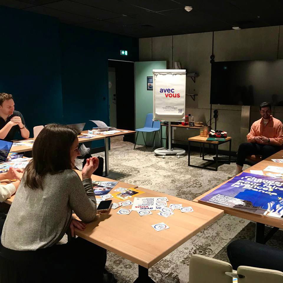 JeunesMacron80's tweet photo. Merci à celles et ceux qui étaient à nos côtés mercredi dernier lors de notre premier #AfterworkJAM ! Nous étions ravis d’échanger et de débattre avec vous 😉
Le prochain se tiendra le mercredi 2 mars à 18h45 à #Amiens, n’hésitez pas à vous inscrire ⤵️
https://t.co/vM00o8t1ym https://t.co/RcpxtoskS5