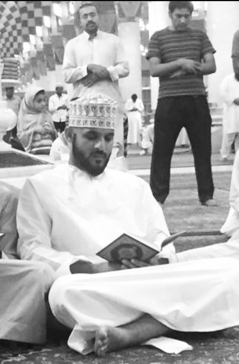 3zzamAlhaddabi's tweet photo. "ليس الوجع في أيام الفقد الأولى، بل حين تأتي الأيام السعيدة فتجد أنَّ من يستطيع مُشاركتك بشكل أعمق قد رحل".
رحمة الله عليك يـا حمد 😔🍂 https://t.co/6fQVHeXXFQ