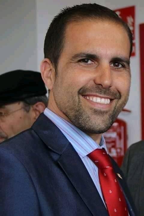 JOSÉ MARÍA FIDALGO VELA. Mi hermano. El más grande entre los grandes. El dolor será eterno como eterno será también tu legado. Ejemplo de lucha incansable, de amor desmedido por la vida. Siempre de Frente corazón mío, Siempre de Frente! Cuánto gana el Cielo con tu presencia!