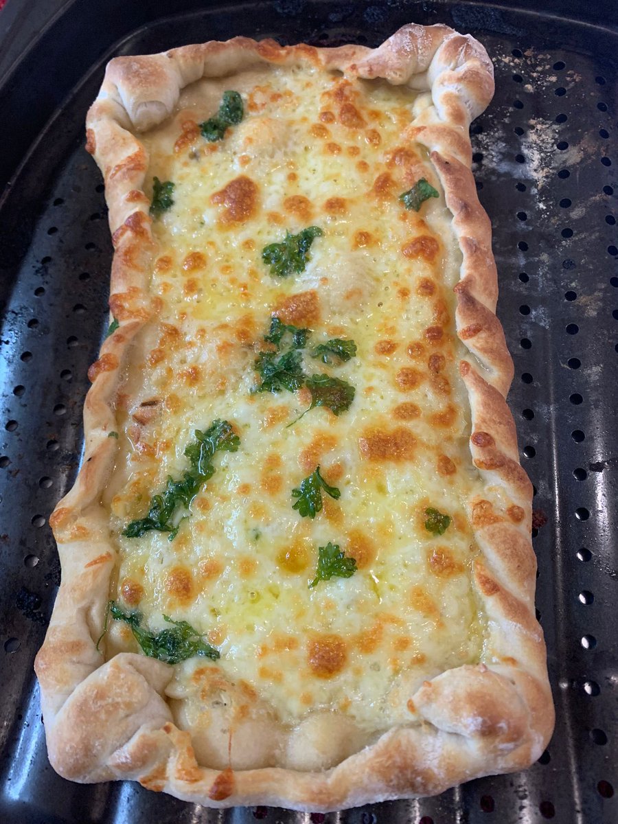 TonysPizzas_'s tweet photo. My Homemade 7” Garlic Cheese Box Lunchtime Special £3.00

Fresh dough topped with Butter, Freshly Chopped Garlic, Grated Cheese and freshly cut Parsley, then placed in a Red Hot Pizza oven to create an amazing Garlic Flatbread

Add an Italian Iced Coffee for £1.99 https://t.co/2ySs9BcAQH