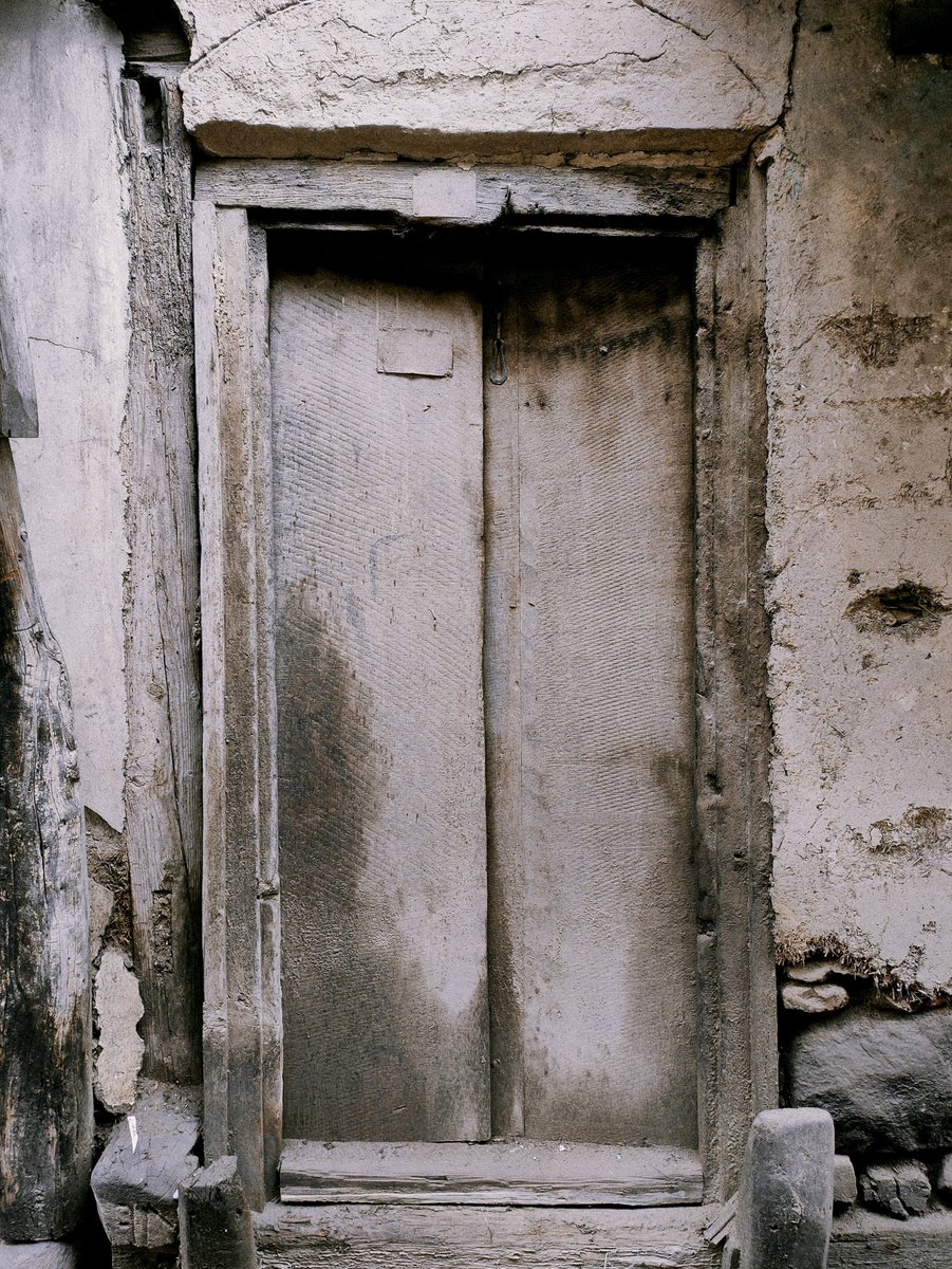 by_MuheemNadaf's tweet photo. I continued to be interested in new things that seem old and old things that seem new.
#kashmir #srinagar #olcity #heaven #heritagecity
@AP_Magazine https://t.co/9W5SxYdhkf