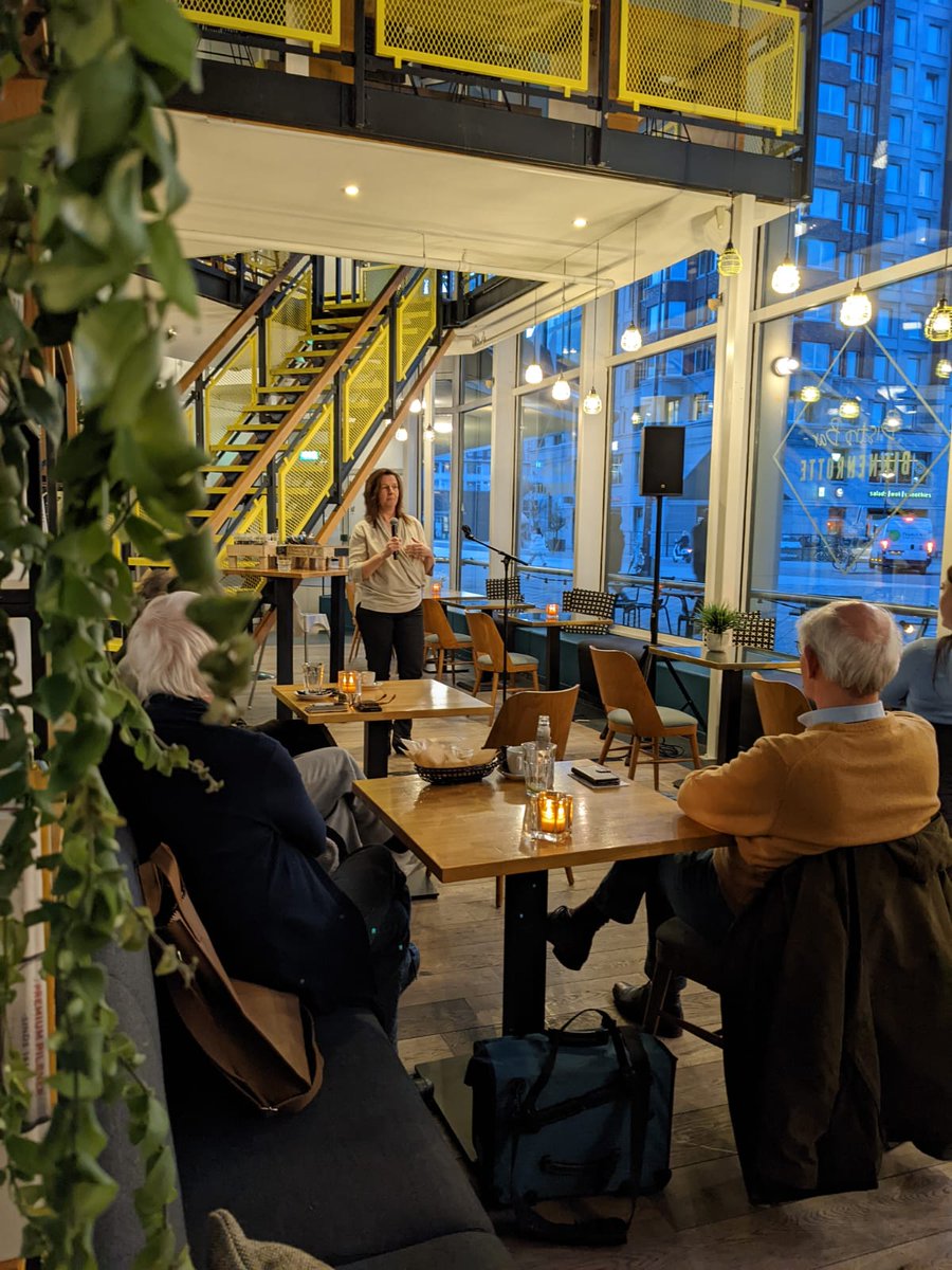 WSCRotterdam's tweet photo. Prof. dr. Irene Mathijssen spreekt over plastisch chirurgie: "Iedereen heeft er een beeld bij". Ze linkt het aan de Eerste en Tweede Wereldoorlog. https://t.co/8OYqfBiWfk