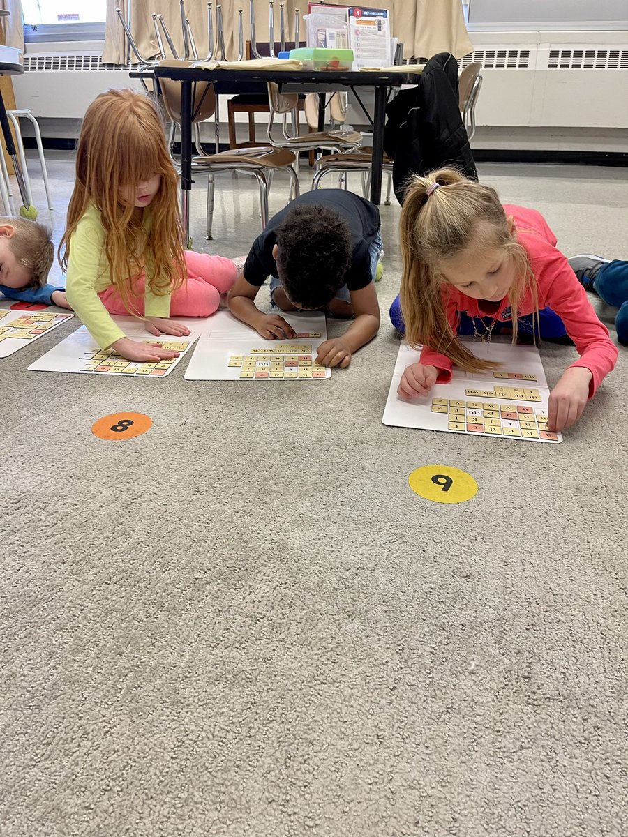 jess_stanfill's tweet photo. Kindergarten is working hard on Fundations.  Today we did worked on letter sounds, word play, and echo and find to spell out words. #GuildStrong #sumnerarchives https://t.co/7UZyiIrtg7