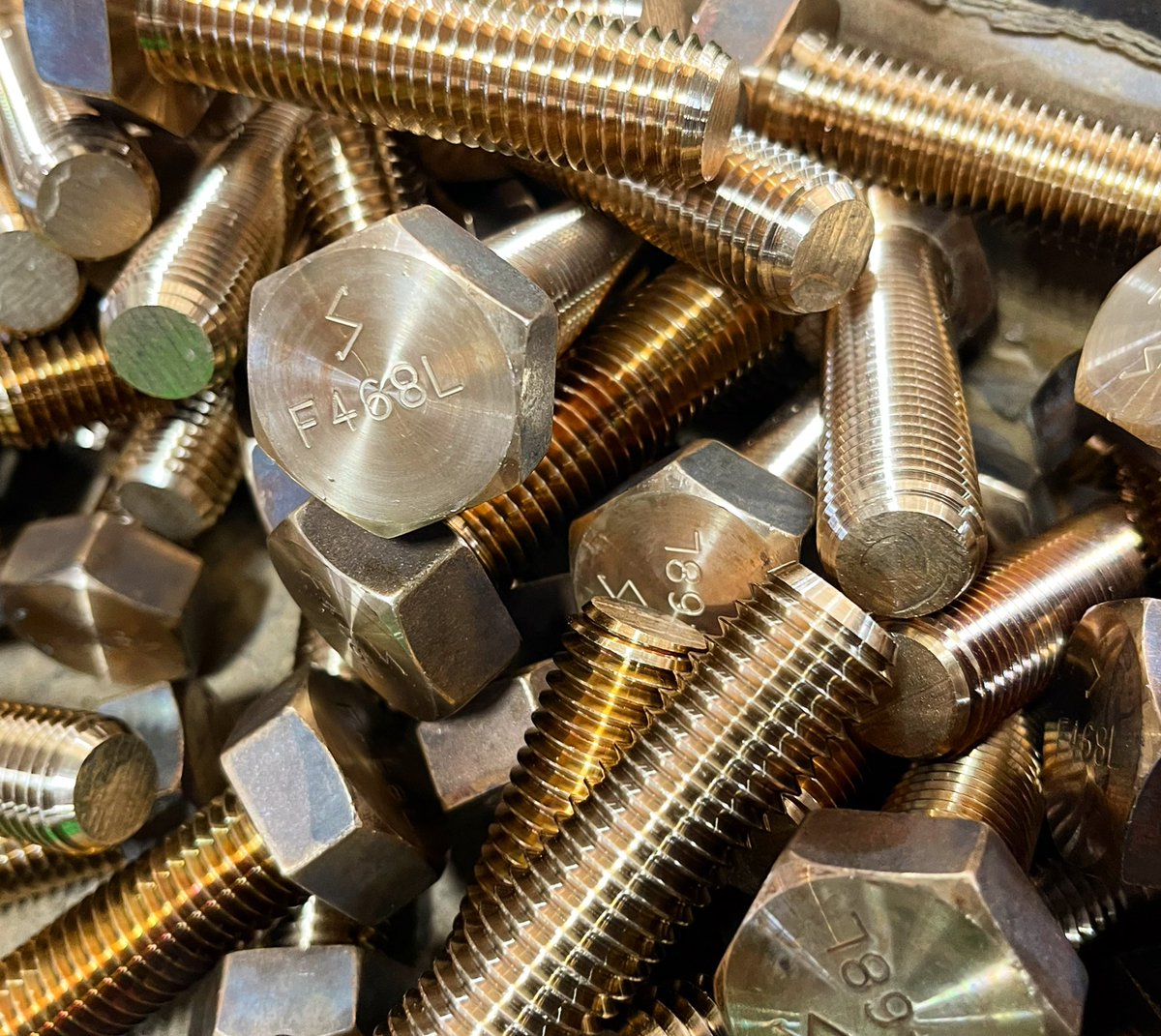 SpringBoltNut's tweet image. 7/8(9) x 2.25 Heavy Tap Bolt F468 Silicon Bronze #fasteners #customfasteners #siliconbronze #manufacturingmonday #madeintheusa