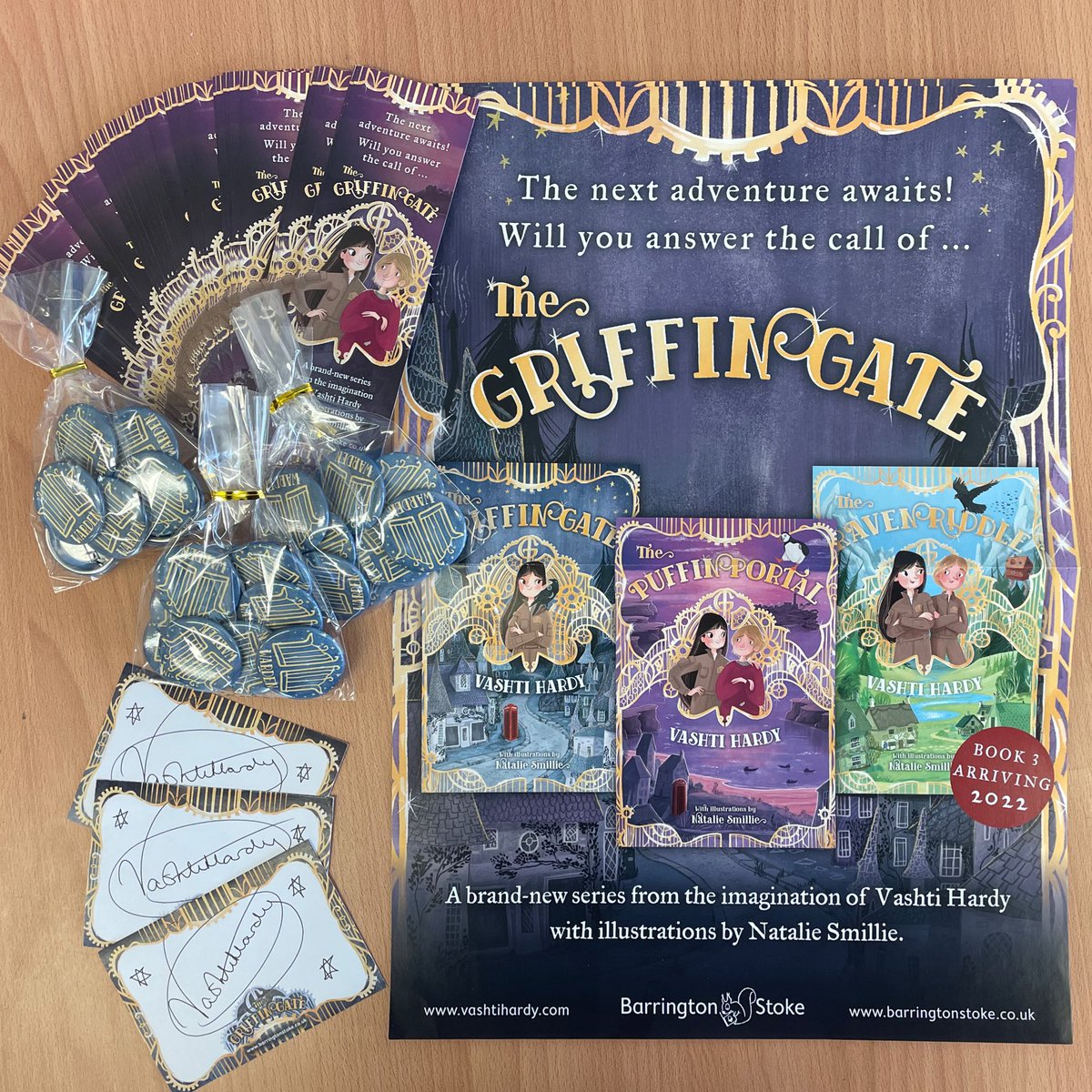 jacquiS21's tweet photo. Some very, very excited fans of @vashti_hardy in Year 5 today, courtesy of this package of loveliness from @BarringtonStoke #GriffinGate #PuffinPortal #RavenRiddle
😍🥰😘 https://t.co/BXUz43BCXA