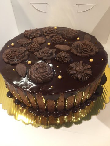 The Village Cakery Surrey tweet media