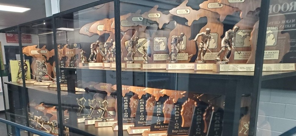 Team 94 starts their mission of winning another State Championship!!
The road to USA arena starts against <a href="/LivCHSHockey/">Churchill Hockey</a> tonight at 5, Wallace Ice Arena.
#hoCKey
#AimHigh
#PackWally
#Ploffs
#goCranes