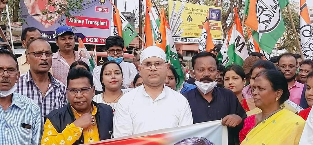 SujoyHazraAITC's tweet photo. আজ বন্ধের বিরুদ্ধে মেদিনীপুর শহরে @AITCofficial এর মহামিছিলের কিছু মুহূর্ত।
@MamataOfficial
@abhishekaitc @itspcofficial
@itspcofficial @FirhadHakim
@BanglarGorboMB @FAM4TMC

#MamataBanerjeeZindabad
#AbhishekBanerjeeZindabad
#TrinamoolCongressZindabad https://t.co/weANiQTiwS