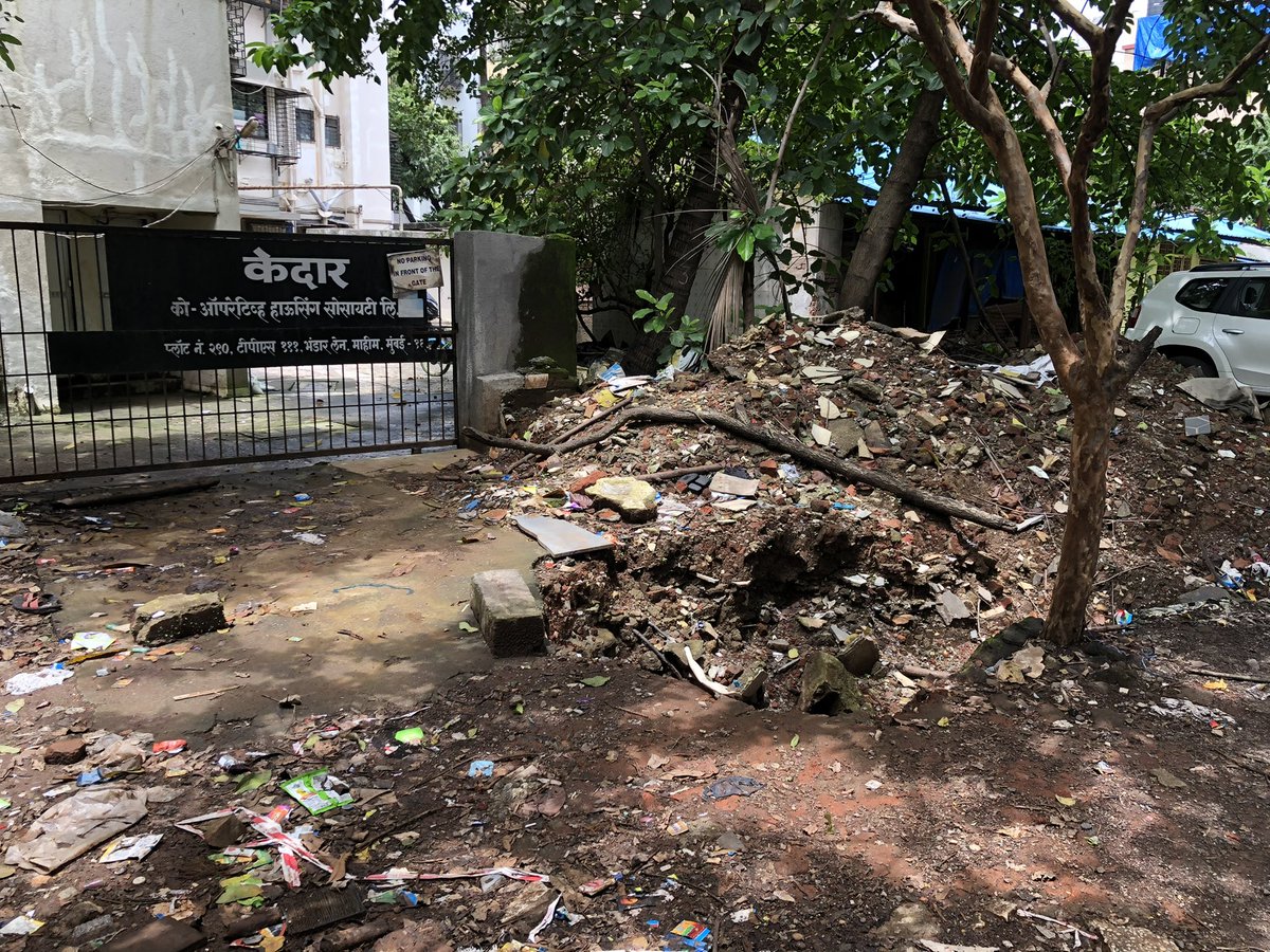prachi2509's tweet photo. @mybmc there is a big pit dug in Bhandar Gali, Mahim west, in front of a residential society gate - Kedar Society, since July 2021 by G-North BMC office. The work has stopped half way. Our concern is finding parking in the lane is very difficult and unsafe. Pls close the pit! https://t.co/Vbp0nldttN