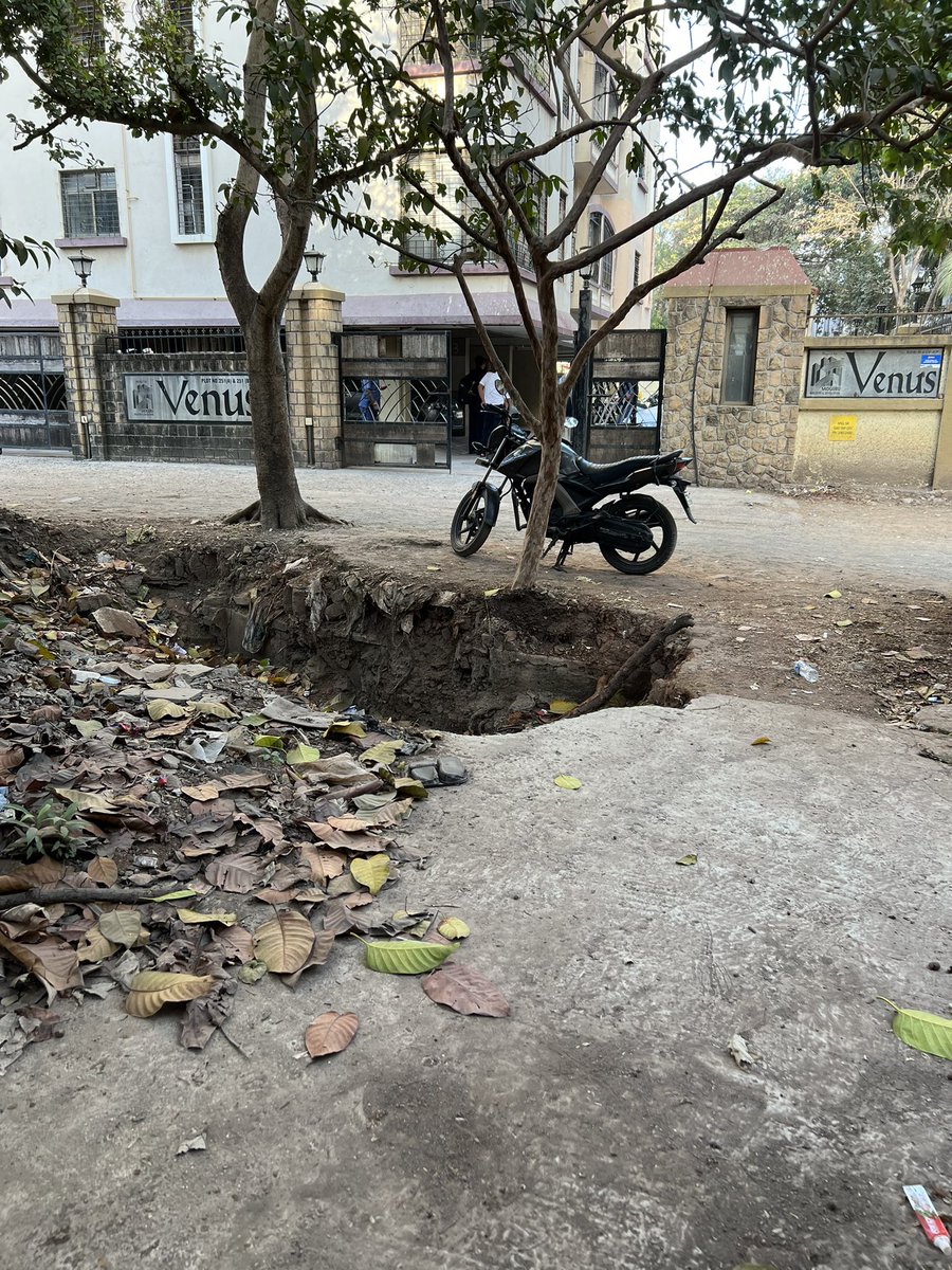 prachi2509's tweet photo. @mybmc there is a big pit dug in Bhandar Gali, Mahim west, in front of a residential society gate - Kedar Society, since July 2021 by G-North BMC office. The work has stopped half way. Our concern is finding parking in the lane is very difficult and unsafe. Pls close the pit! https://t.co/Vbp0nldttN