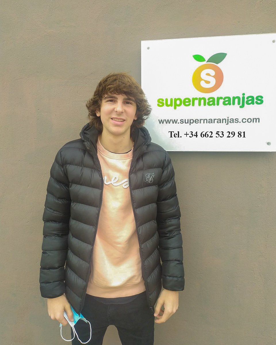 supernaranjas's tweet photo. Buenas a todos, soy Hector Oliver responsable del departamento comercial de Superanjas. Despues  de un periodo de adaptación y aprendizaje , nos gustaría agradecerles la confianza depositada en nosotros. Seguimos con muchas ganas e ilusión de seguir prestando servicio. https://t.co/K4FvmqhE5u