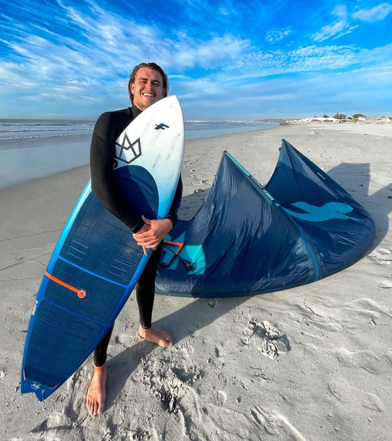 OshenOfficial's tweet photo. Dealing with #surf and waves is an experience you never forget. Matt Maxwell can confirm that. Boost into an immersive experience through Oshen's #NFTCollection:

#teamoshen #nftart #digitalartists #cryptocurrency #cryptoart #NFTCommunity #NFTs https://t.co/8er9SXpv9G