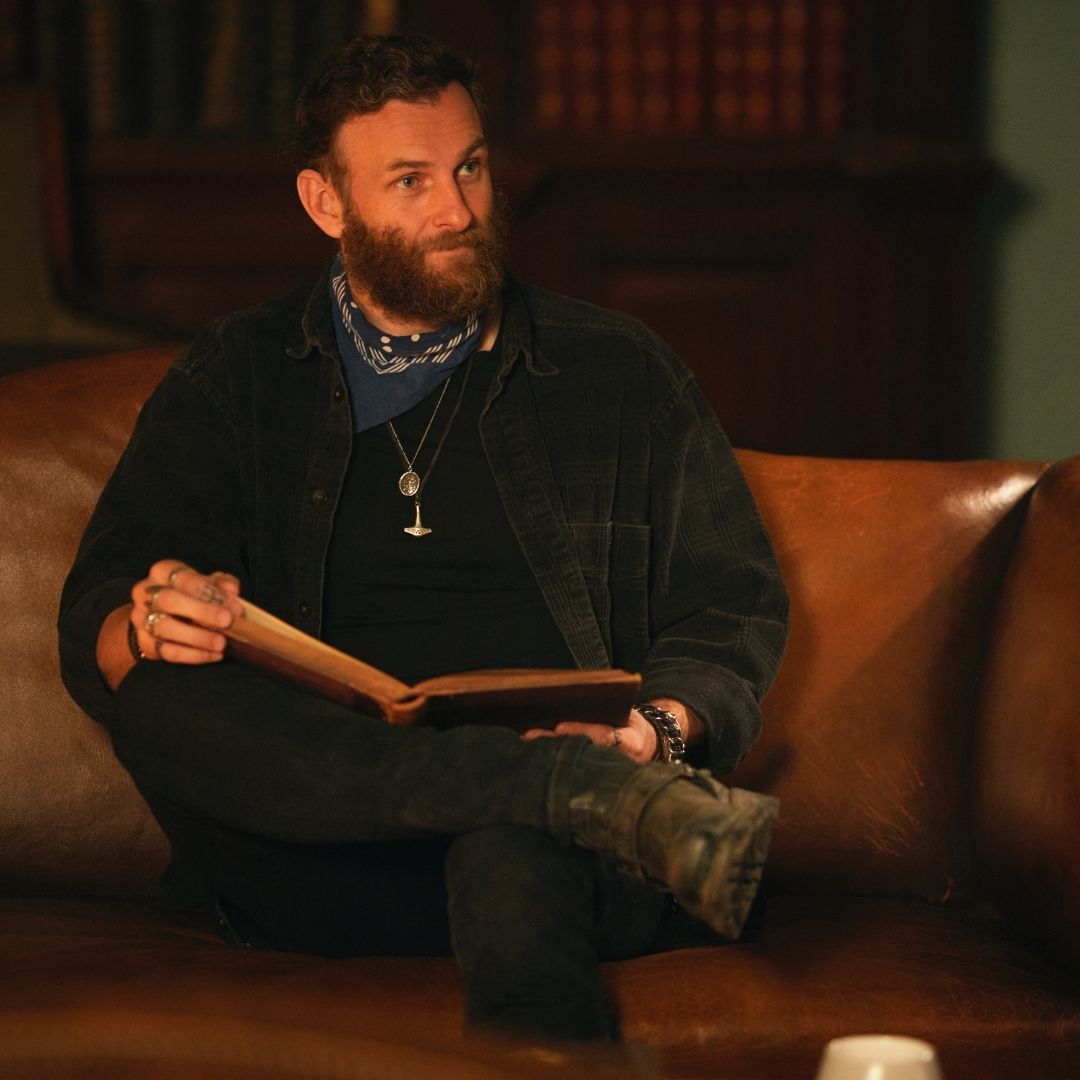 ADiscoveryOfWTV's tweet photo. Happy (non-leap-year) birthday to our Gallowglass, the incomparable Steven Cree!
We assume you'll be celebrating in traditional Gallowglass fashion: a quick 100 press ups before curling up with a good book. 🧛🏻‍♂️ 💪 📖 https://t.co/k2BOA0o5R0