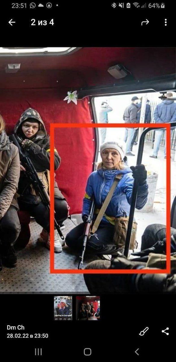 RosticRostic's tweet photo. Помните женщину, фотографии которой облетели все мировые СМИ?  Якобы у мирной жительницы разбомбили дом. 

Итак, встречайте сотрудницу 72-го ЦИПсО, которая так блестяще сыграла эту роль! https://t.co/GqWCxsVy8e
