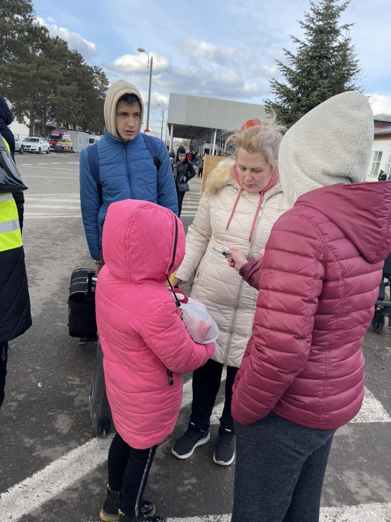 SemyonDukach's tweet photo. 1/ Natasha Dukach and I distributed about $7,000 in cash to about 100 Ukrainian women crossing over on foot with children into Siret Romania over the last 2 days.  None of the professional relief workers in the area have ever seen anyone doing direct payments like this. https://t.co/wlbk2SG6Da