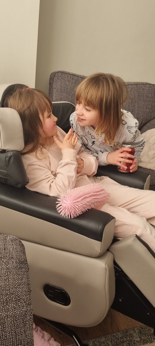 Amy Knapper tweet media