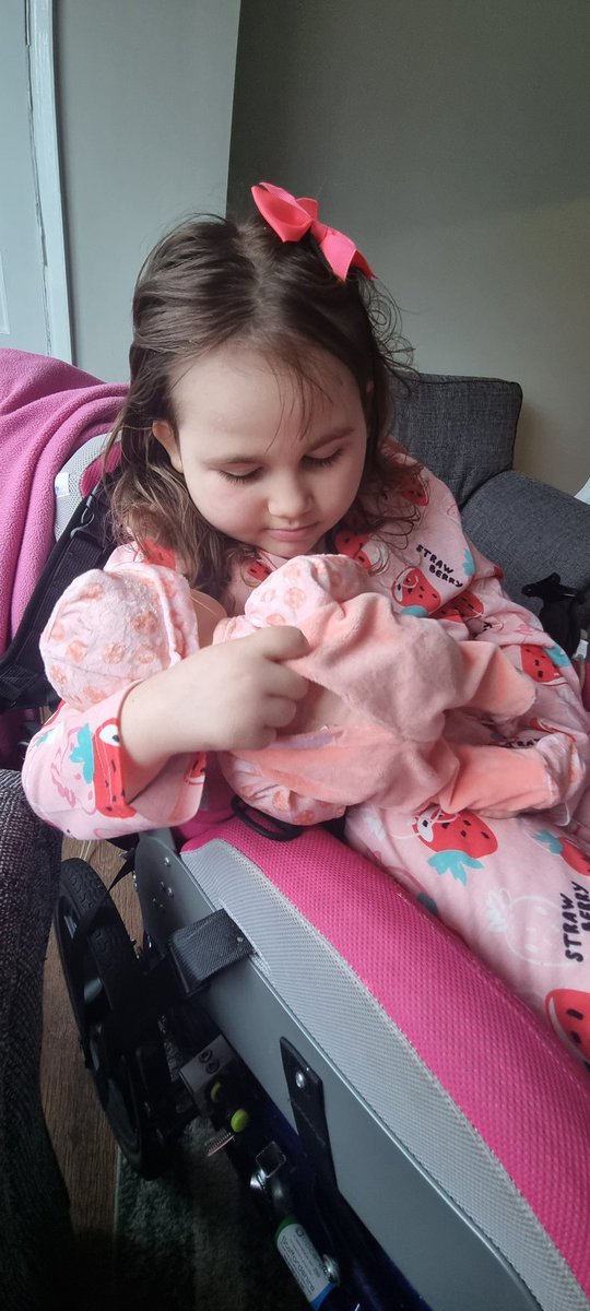 Amy Knapper tweet media