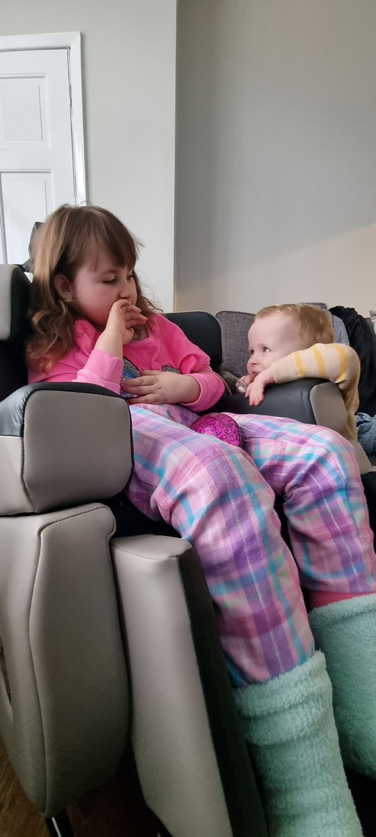 Amy Knapper tweet media