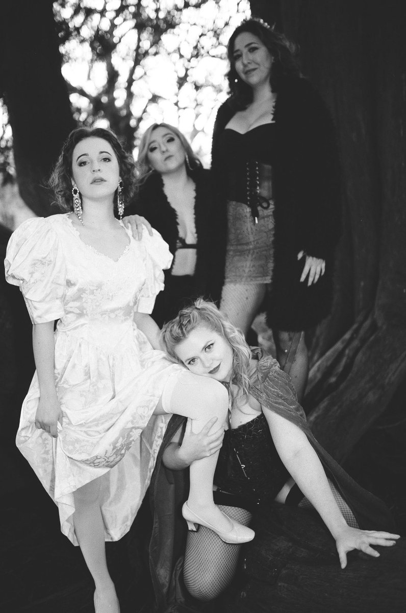 dirtydarlingsbq's tweet photo. you all have an opportunity to get a discount on SIN tickets 😱

use the code SINNER22 on our ticket link &amp; get 20% off! this will only be available until tomorrow at midnight so don’t hesitate!

we can’t wait to sin with you �� https://t.co/sGmfgCOh7h