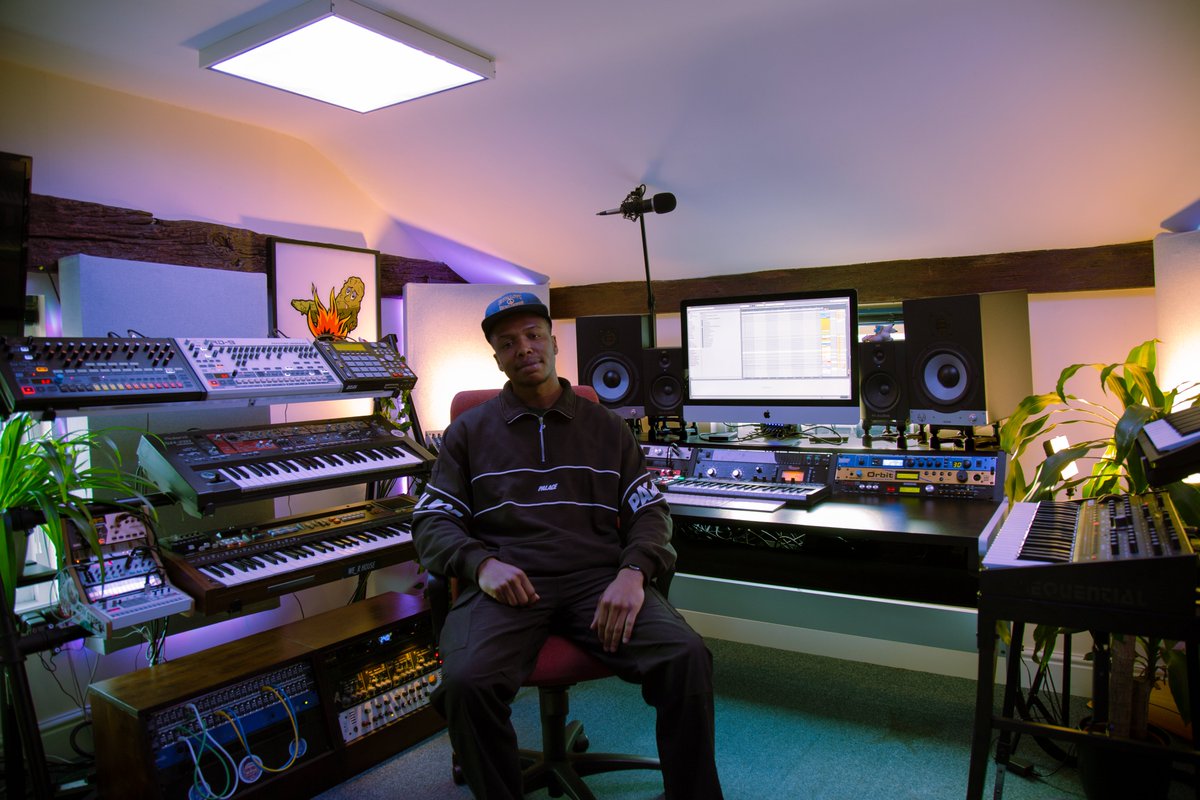 SampleMarket's tweet photo. Studio time with Madvilla! The incredibly talented producer delivered the latest instalment of our Originals series 🙌🏻 Check out this inspirational collection here : https://t.co/BLsl2kgQax
#samplemarket #samplepacks #artistpack #madvilla #newrelease #techhouse #minimalhouse https://t.co/KAJbxeavxU